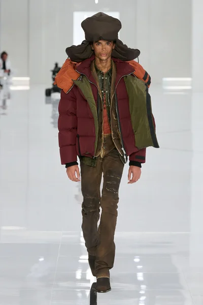 Look 25